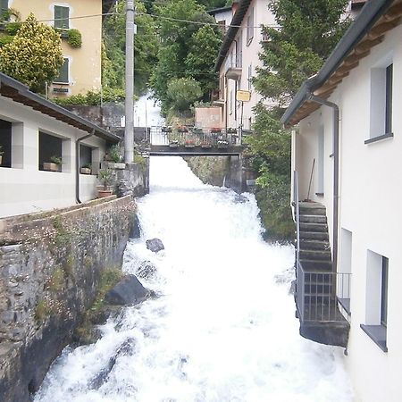 Casa In Riva Al Lago Βαρένα Εξωτερικό φωτογραφία