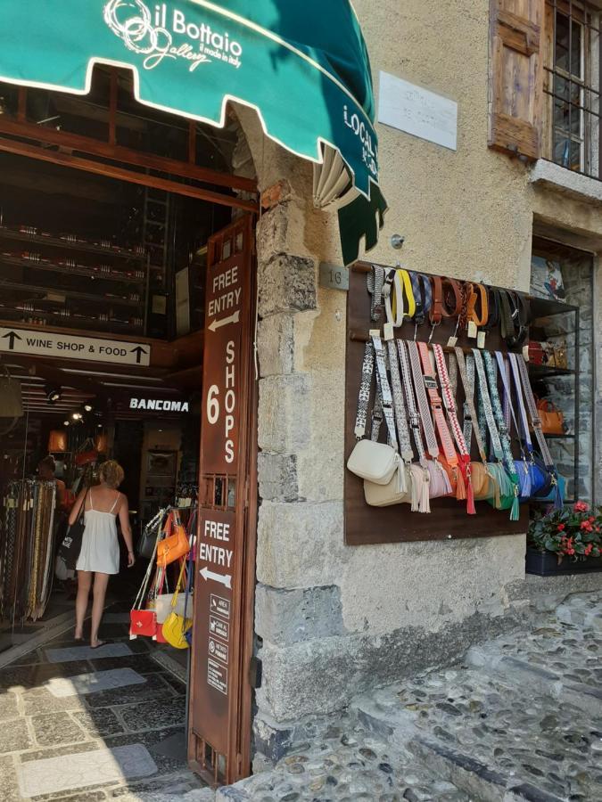 Casa In Riva Al Lago Βαρένα Εξωτερικό φωτογραφία