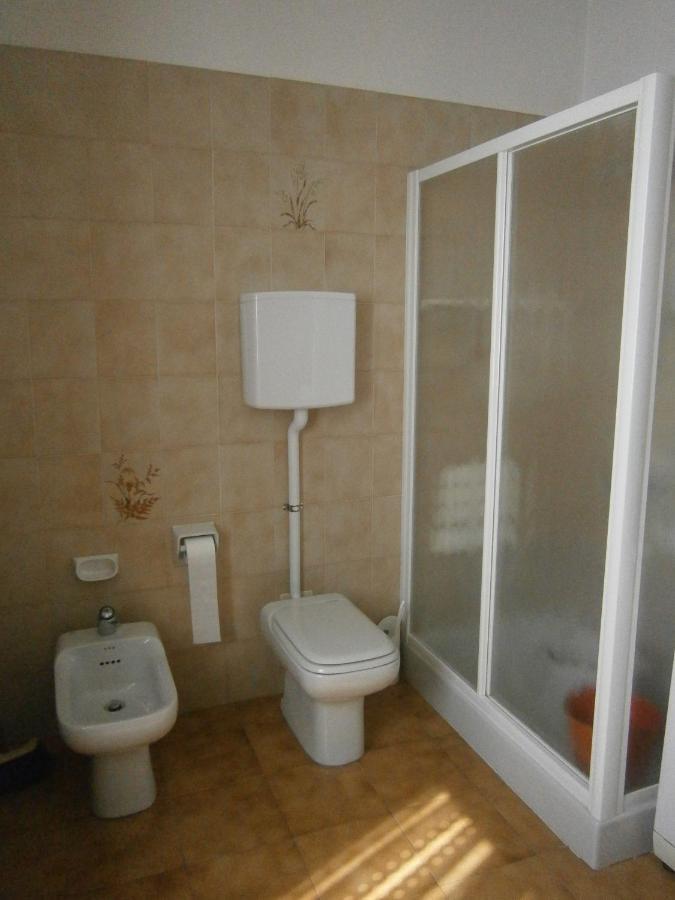 Casa In Riva Al Lago Βαρένα Εξωτερικό φωτογραφία