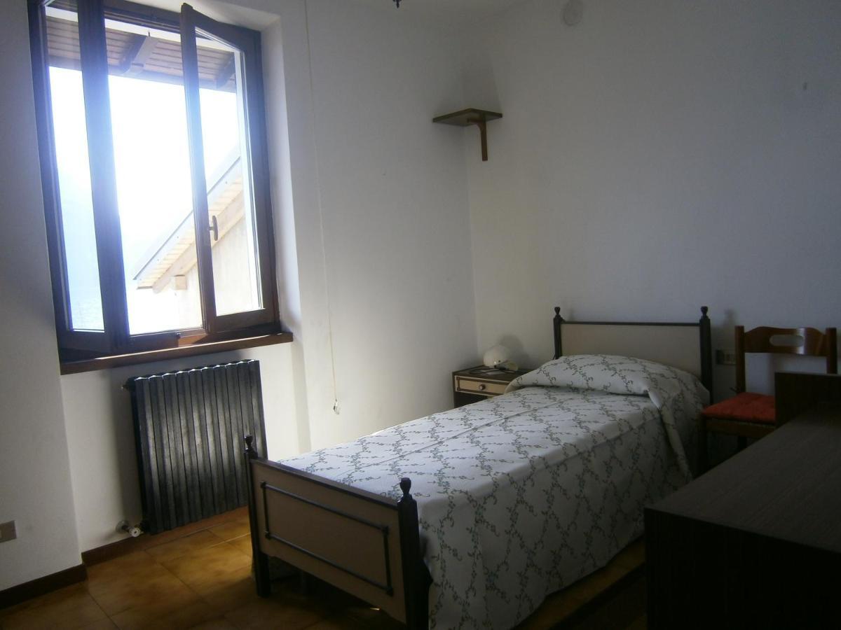 Casa In Riva Al Lago Βαρένα Εξωτερικό φωτογραφία