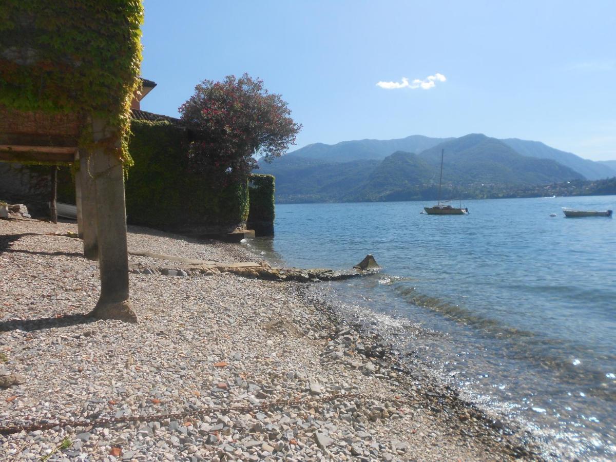 Casa In Riva Al Lago Βαρένα Εξωτερικό φωτογραφία