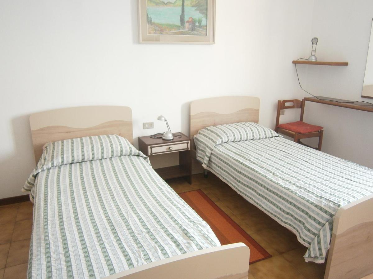 Casa In Riva Al Lago Βαρένα Εξωτερικό φωτογραφία
