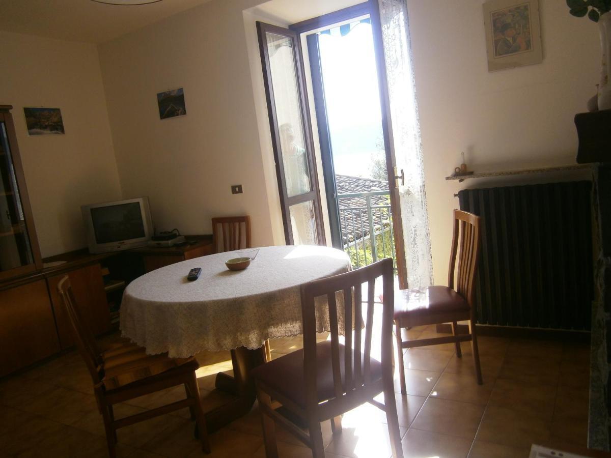 Casa In Riva Al Lago Βαρένα Εξωτερικό φωτογραφία