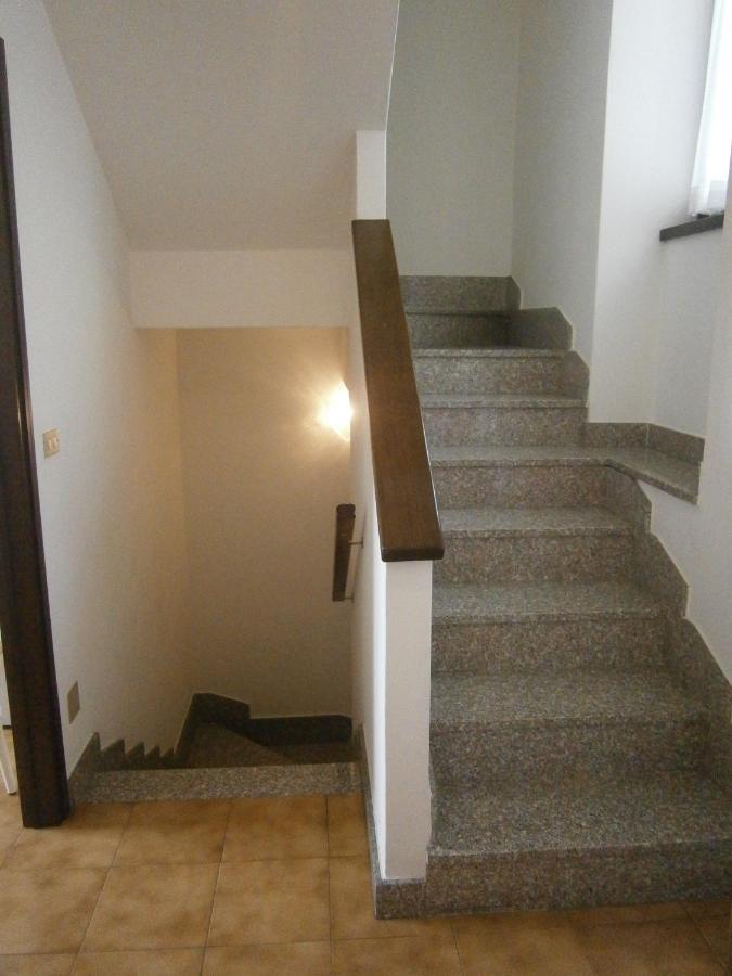 Casa In Riva Al Lago Βαρένα Εξωτερικό φωτογραφία