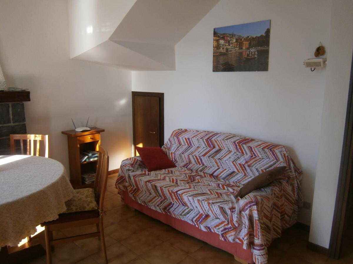 Casa In Riva Al Lago Βαρένα Εξωτερικό φωτογραφία