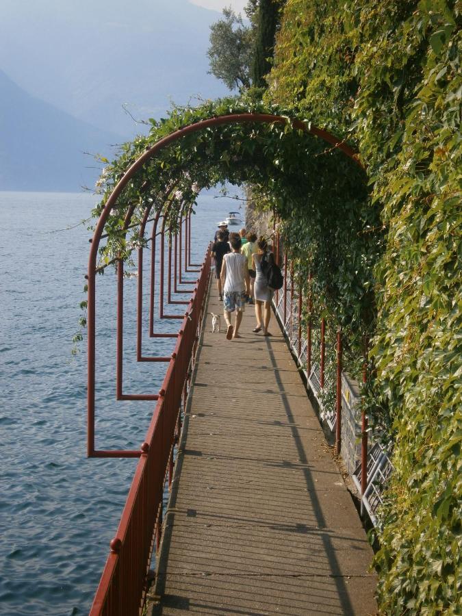 Casa In Riva Al Lago Βαρένα Εξωτερικό φωτογραφία