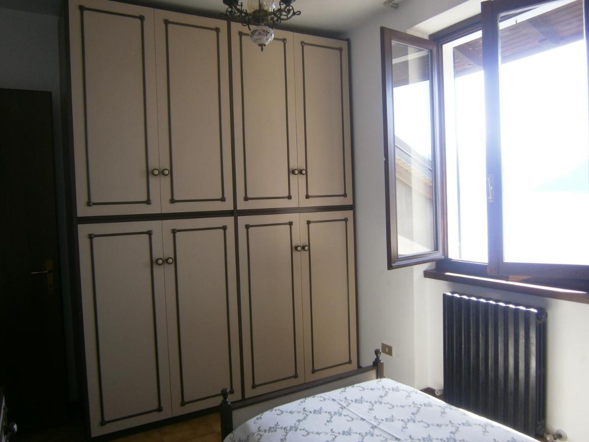 Casa In Riva Al Lago Βαρένα Εξωτερικό φωτογραφία