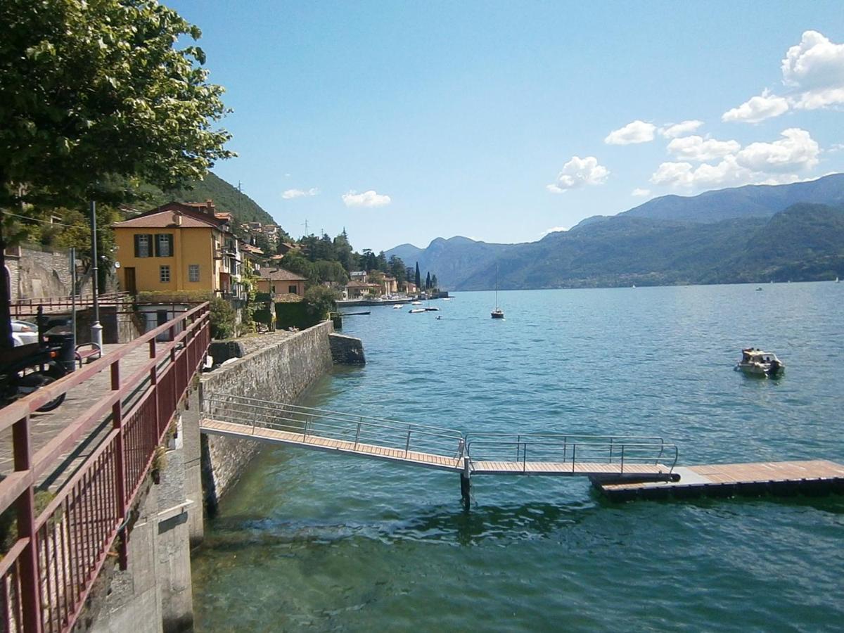 Casa In Riva Al Lago Βαρένα Εξωτερικό φωτογραφία