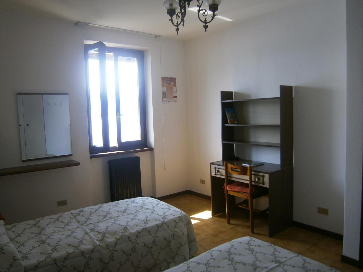 Casa In Riva Al Lago Βαρένα Εξωτερικό φωτογραφία